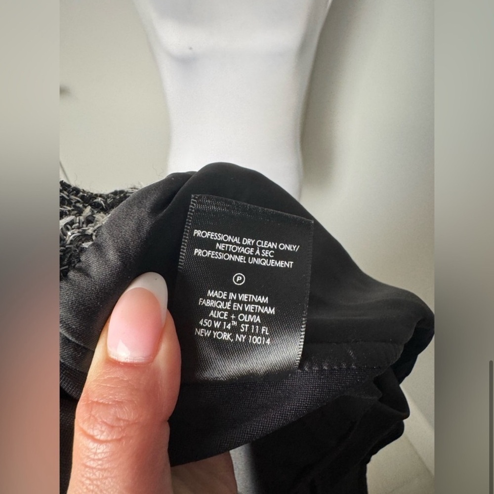 Alice and Olivia Yardley Cropped Fray Hem Jacket/Small - Picture 10 of 12